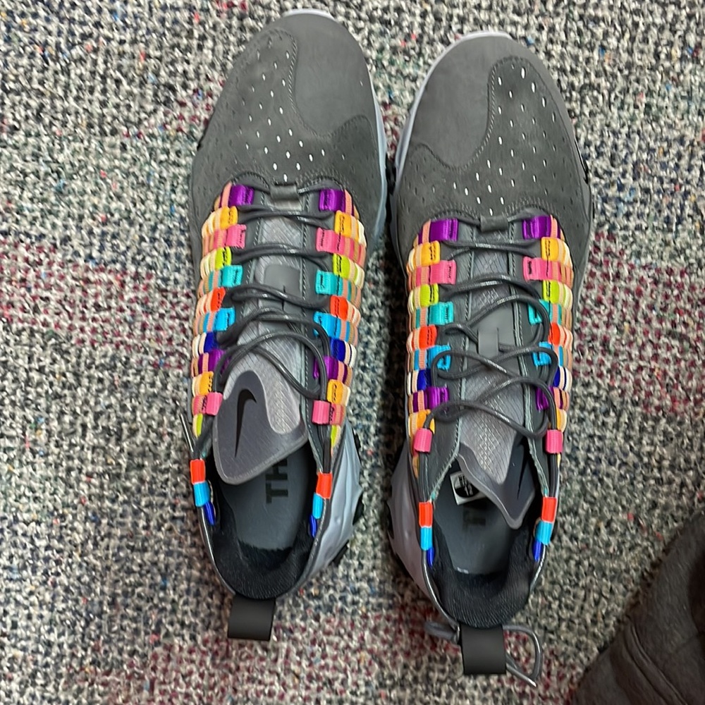 Nike - Picture 4 of 7